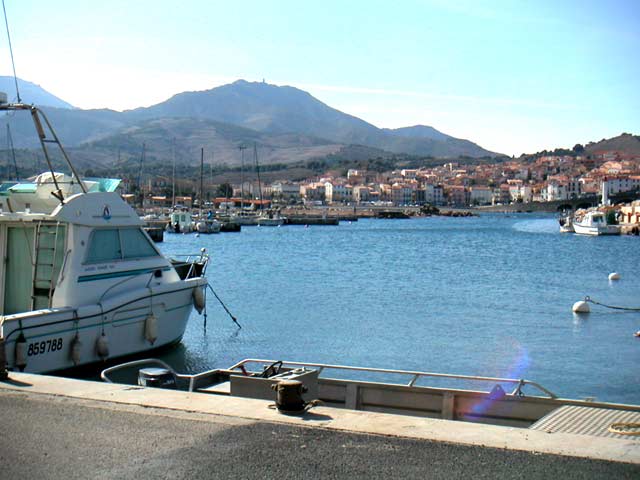 Le port, la ville et les Albres